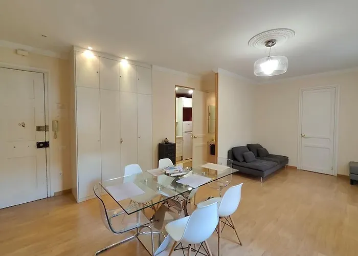 Elegant Rambla Badal Apartament *